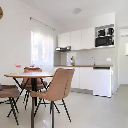 House Sutomiscica